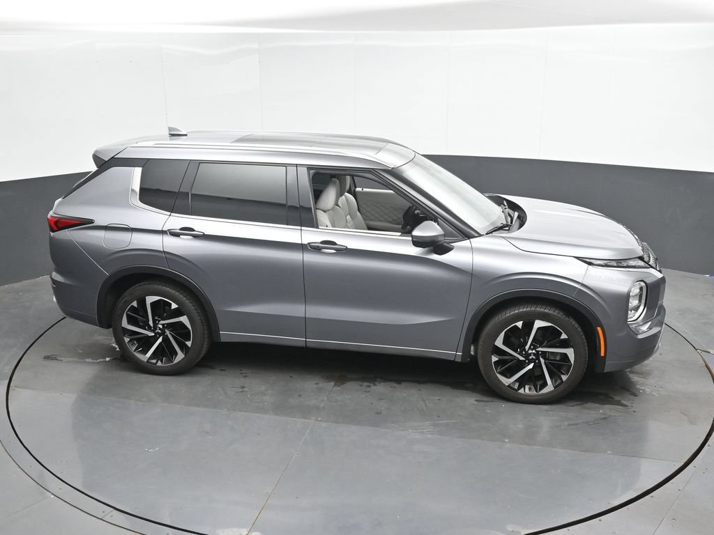 Used 2023 Mitsubishi Outlander SEL AWD/4WD image 32