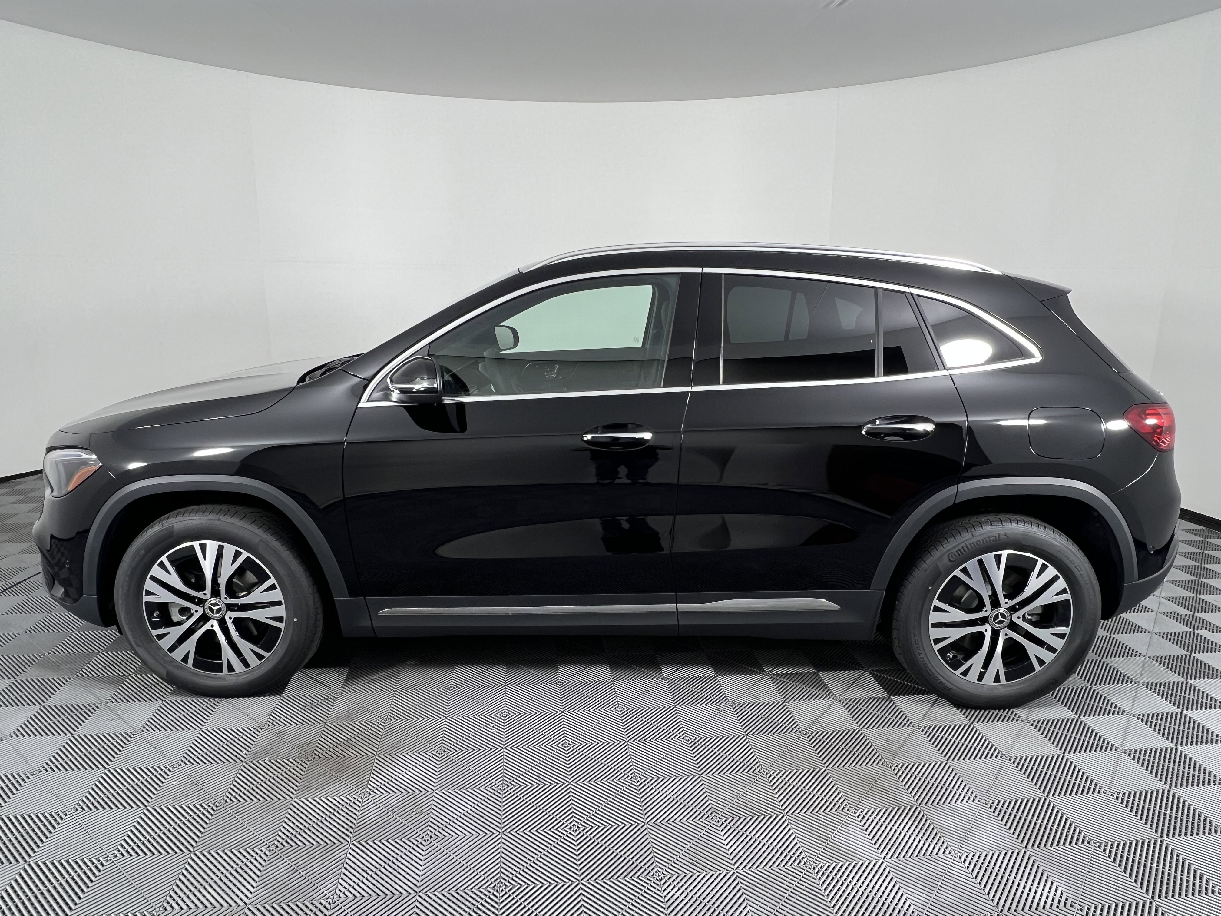 New 2025 Mercedes-Benz GLA 250 4MATIC image 9