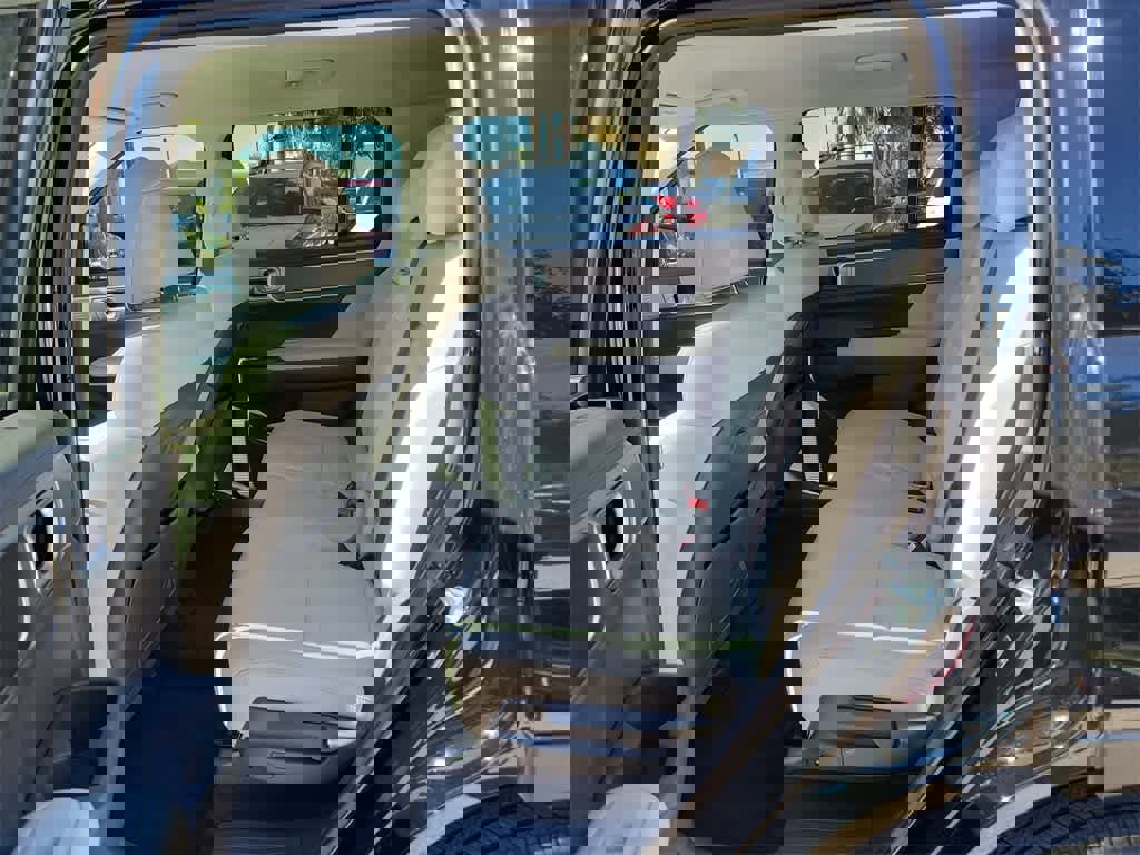 Used 2025 Hyundai Santa Fe SE w/ Tow & Go Package image 10