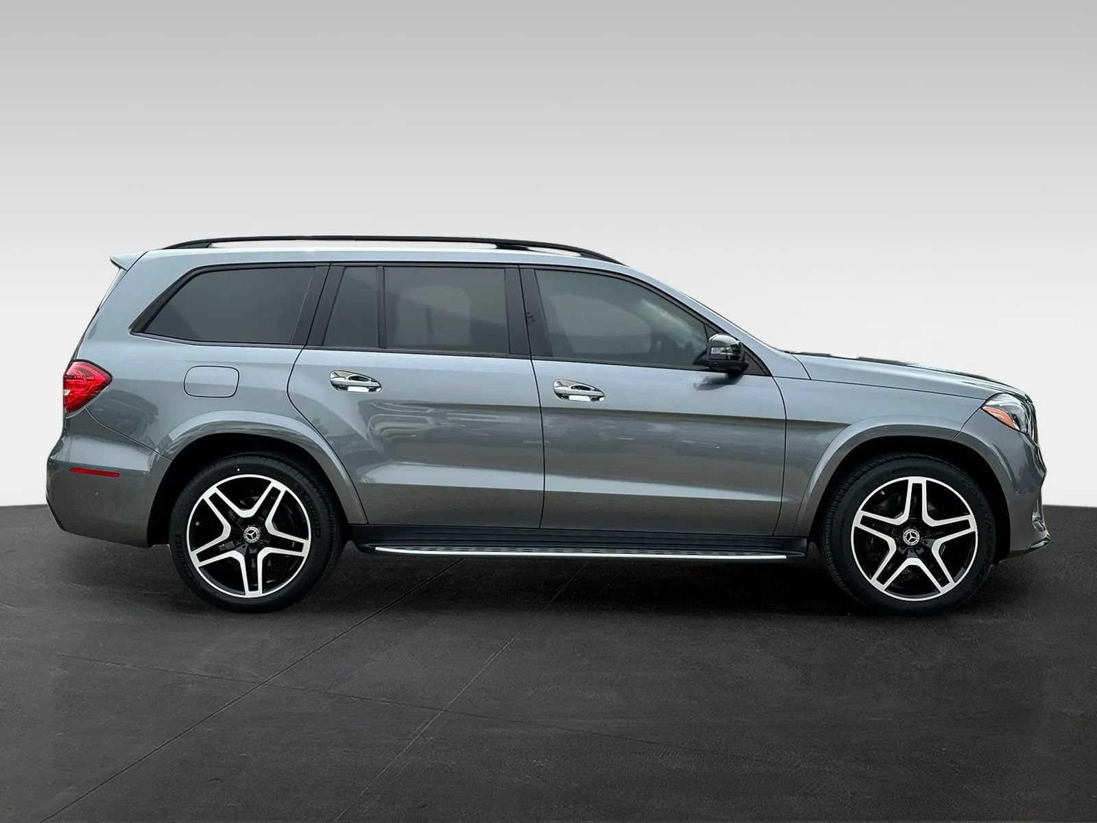 Used 2018 Mercedes-Benz GLS 550 4MATIC w/ Driver Assistance Package image 8