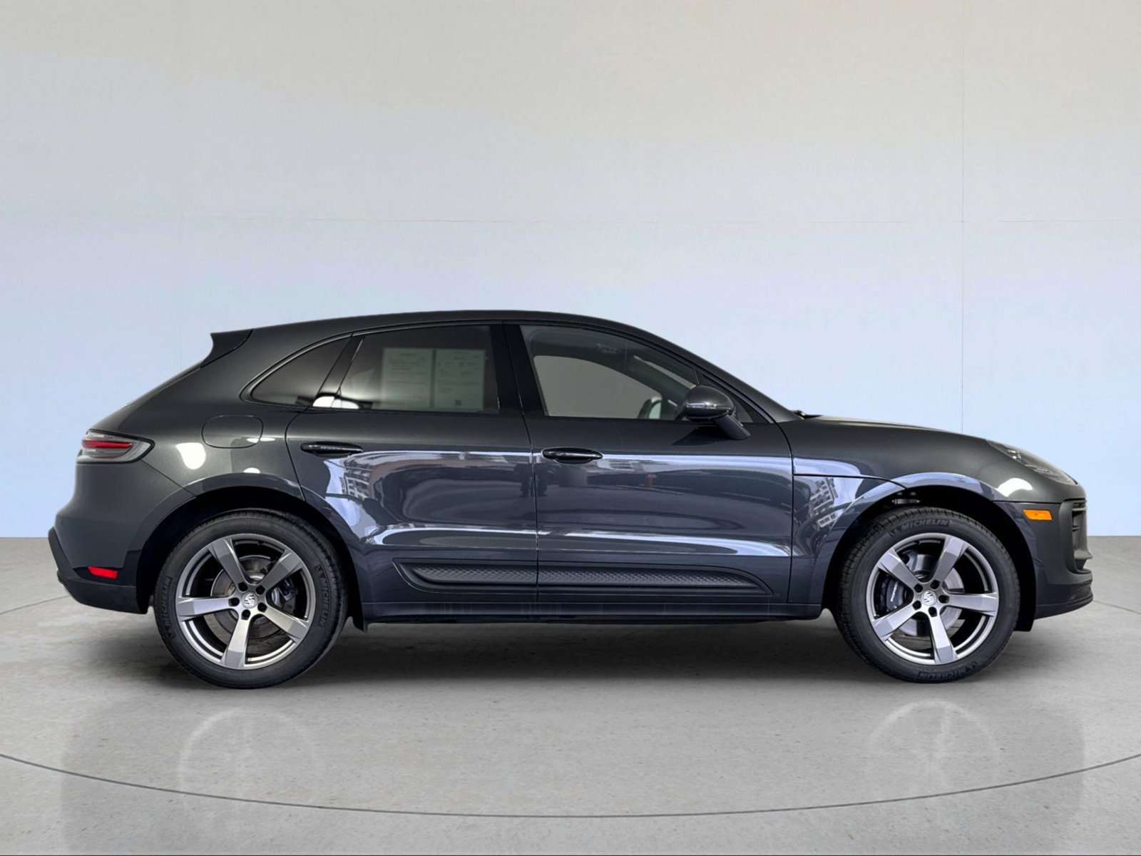 Certified 2026 Porsche Macan AWD/4WD image 9