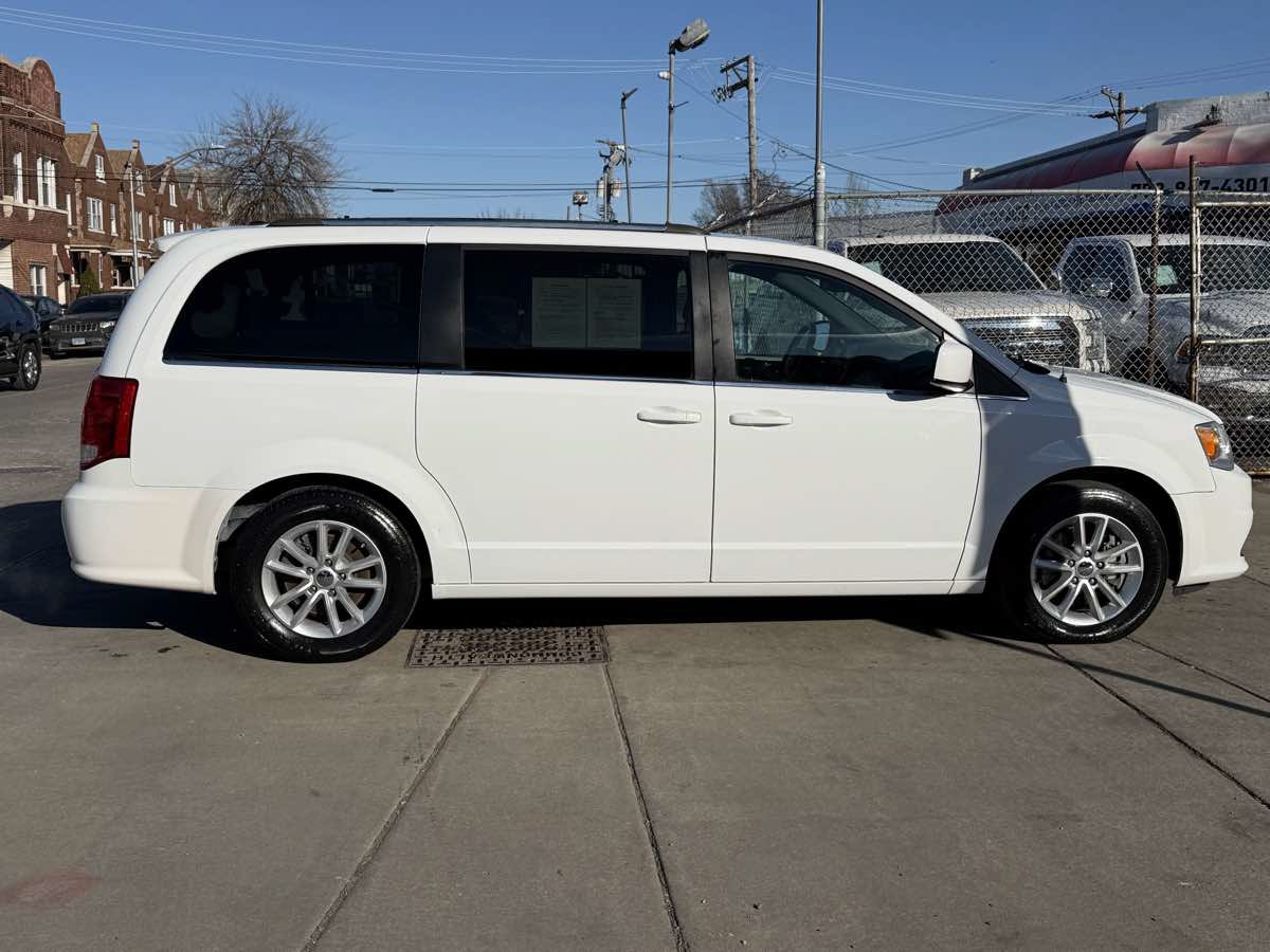 Used 2019 Dodge Grand Caravan SXT FWD image 4