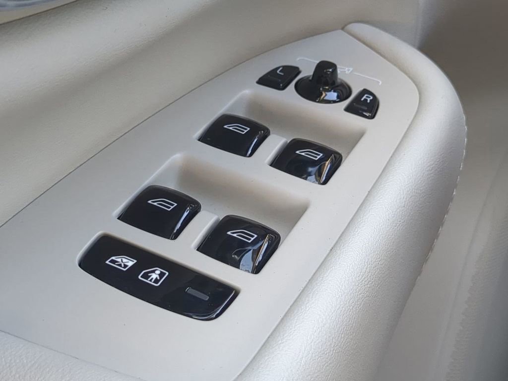 Used 2024 Volvo XC90 B6 Ultimate image 25