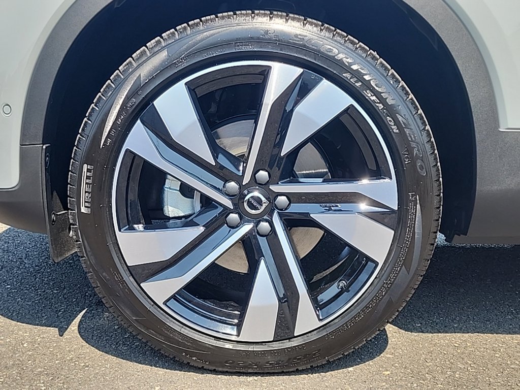 New 2026 Volvo XC40 B5 Ultra w/ Protection Package Premier AWD/4WD image 29