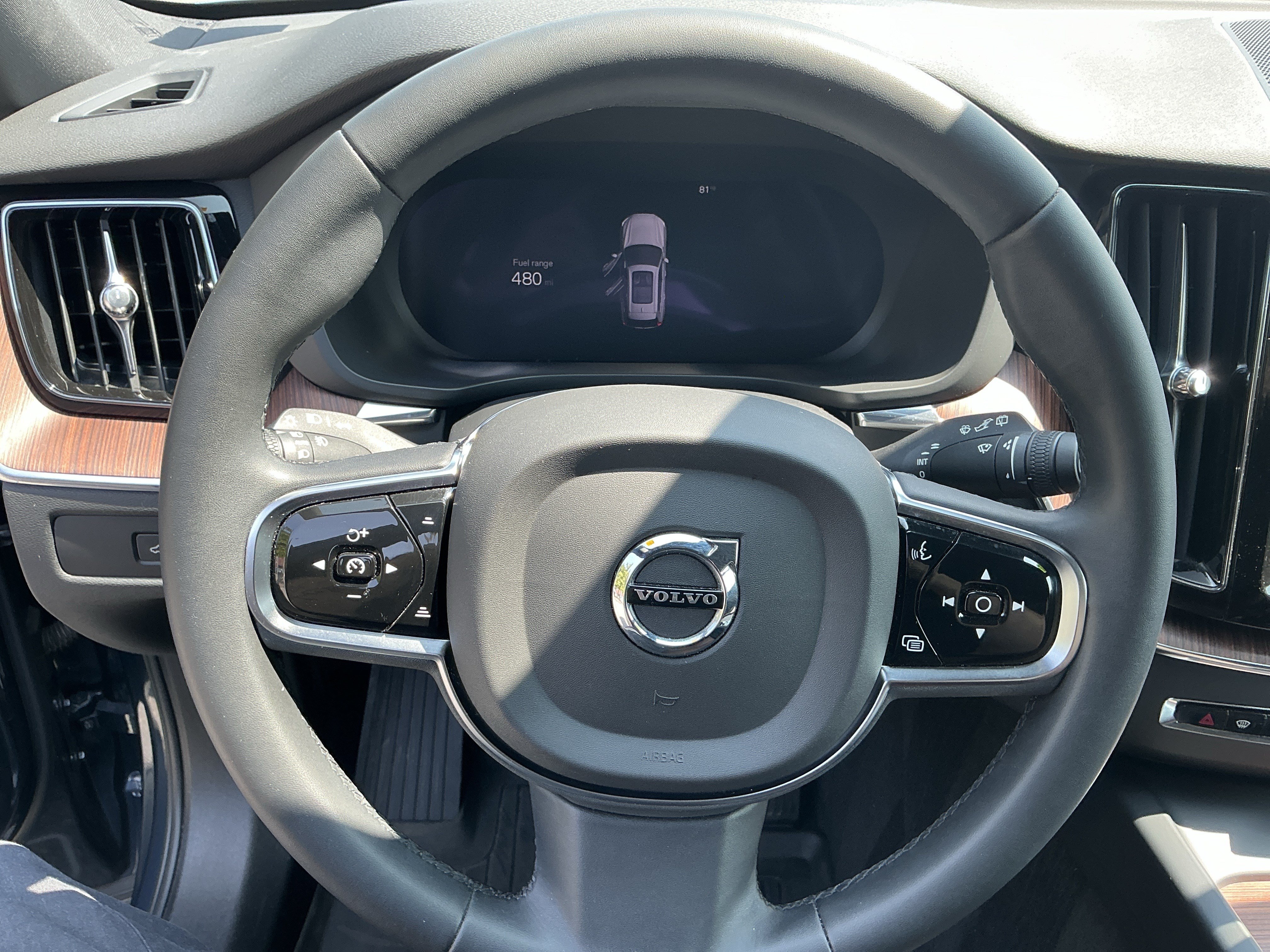 Used 2023 Volvo XC60 B5 Plus w/ Protection Package Premier AWD/4WD image 14