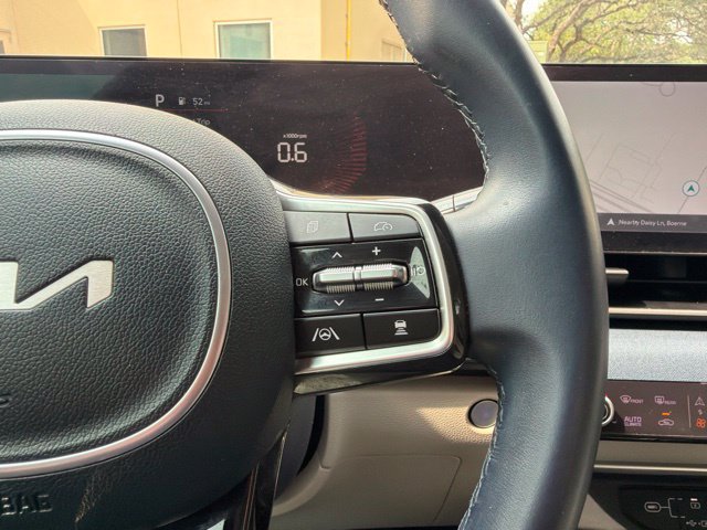 Used 2025 Kia Carnival EX FWD image 22