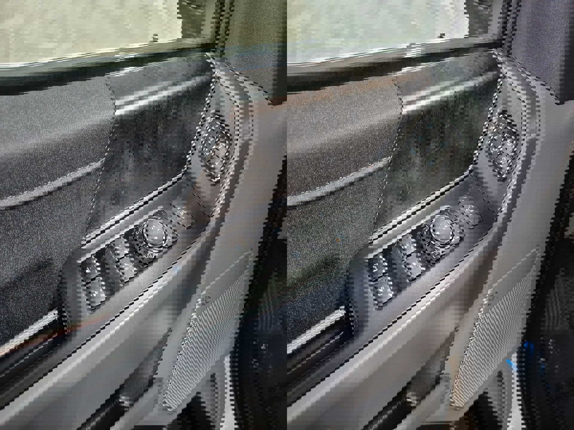 Used 2023 Ford F150 Lariat w/ Max Trailer Tow Package image 25