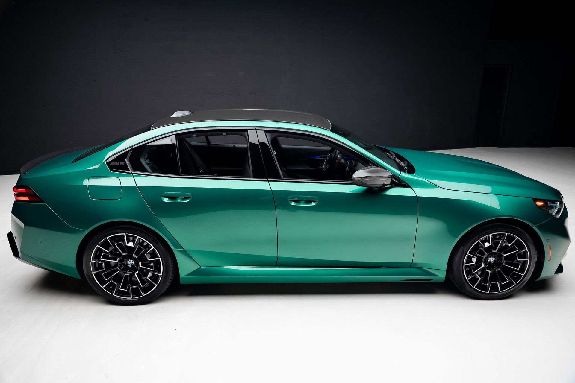 Used 2025 BMW M5 w/ Carbon Package image 37