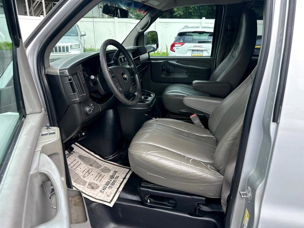 Used 2015 Chevrolet Express 3500 LS image 27