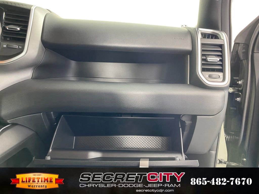 New 2026 RAM 1500 Express AWD/4WD image 32