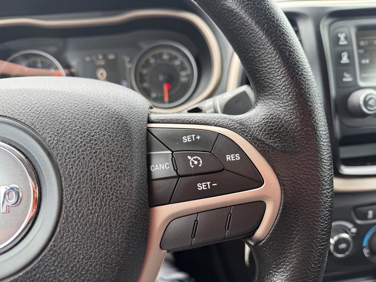 Used 2016 Jeep Cherokee Sport image 43