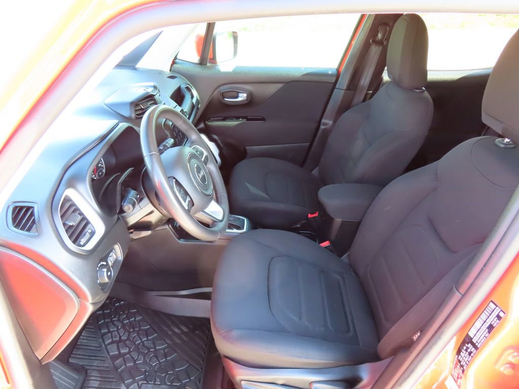 Used 2019 Jeep Renegade Latitude AWD/4WD image 18