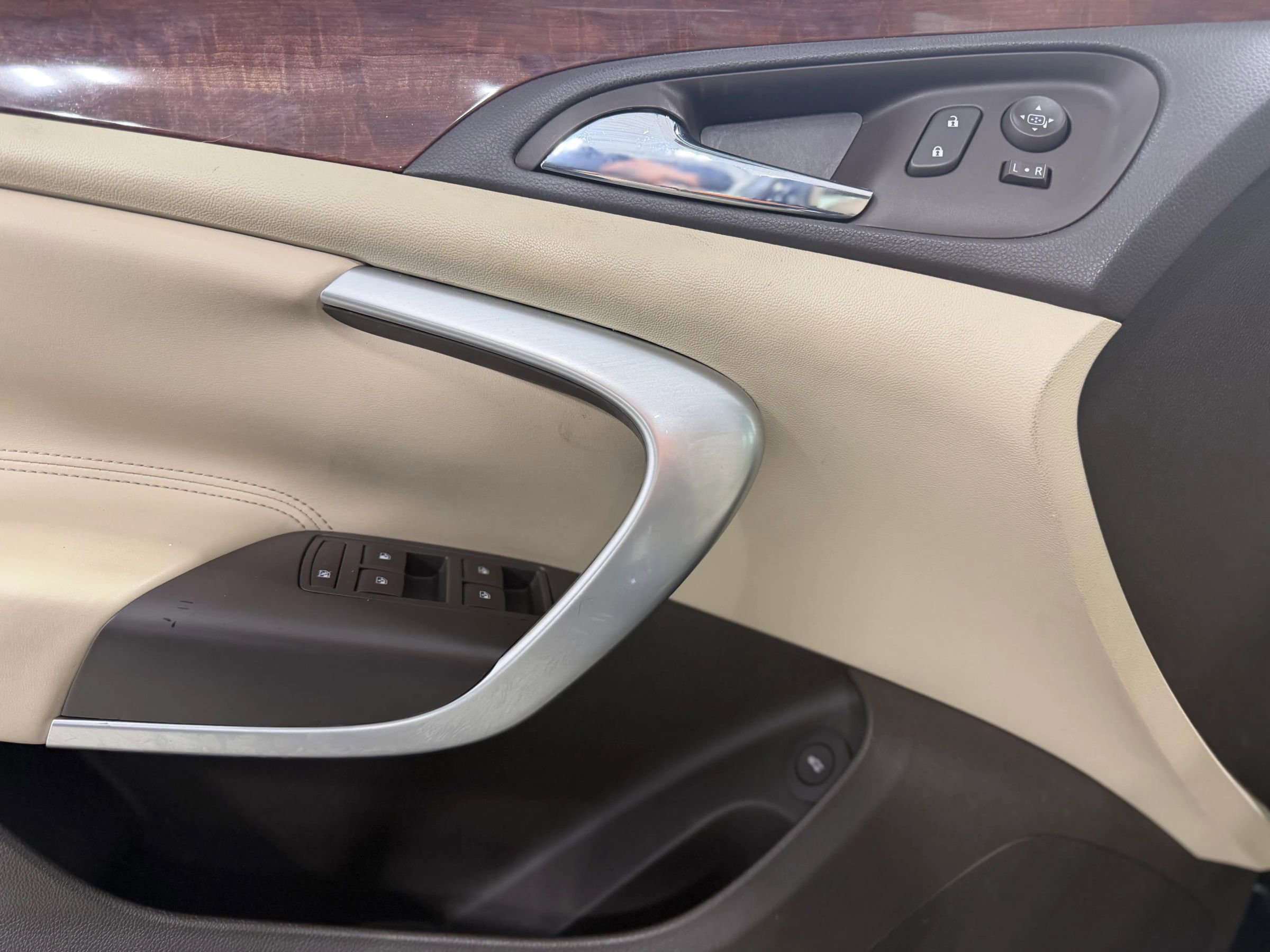 Used 2015 Buick Regal FWD image 12