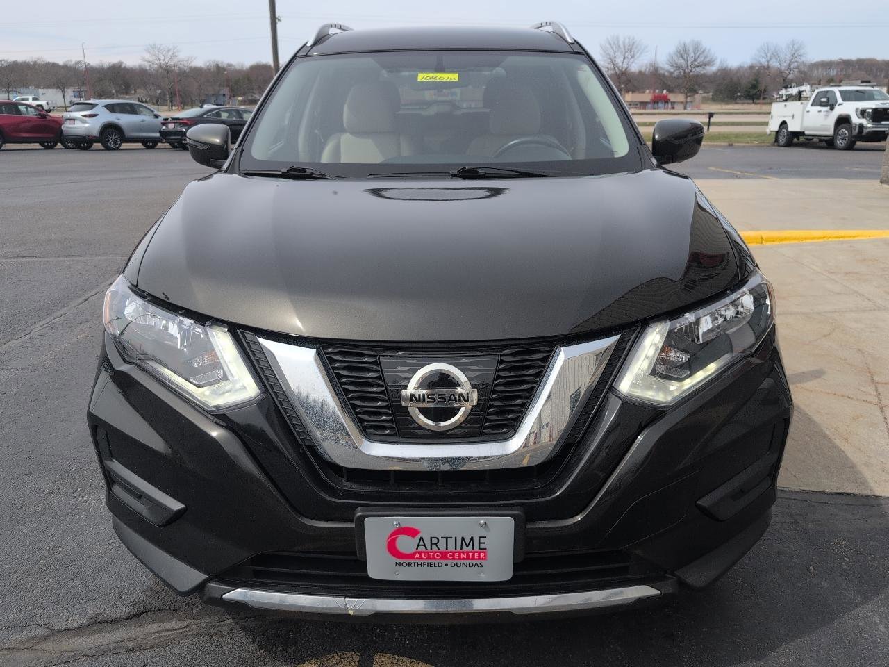 Used 2017 Nissan Rogue SV image 3
