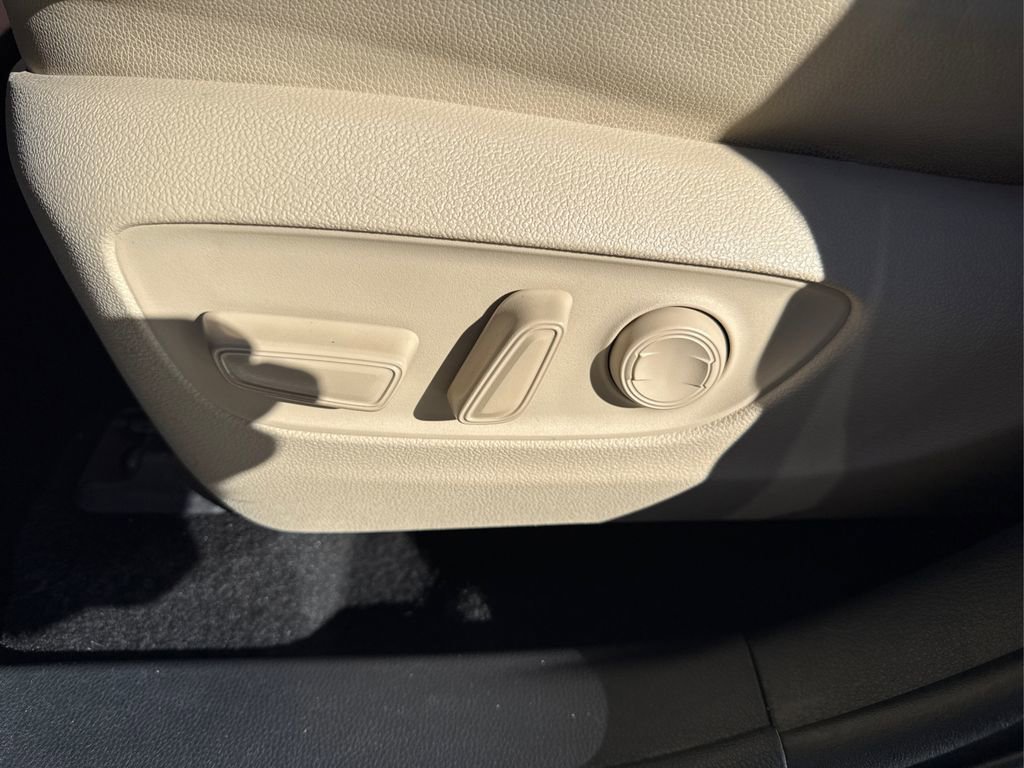 Used 2022 Toyota Highlander XLE image 42