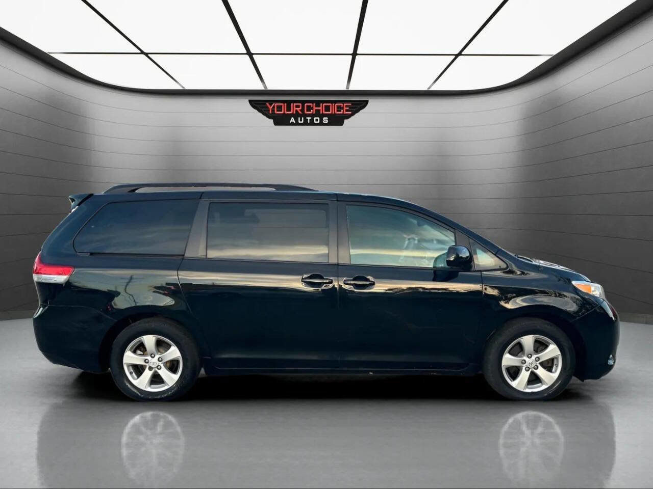 Used 2014 Toyota Sienna LE image 6