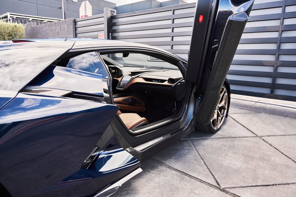 Used 2025 Lamborghini Revuelto AWD/4WD image 38