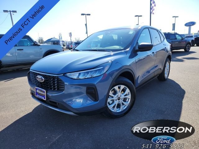 Used 2025 Ford Escape Active w/ Cold Weather Package AWD/4WD image 1