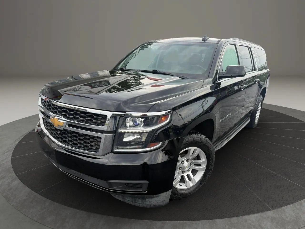 Used 2017 Chevrolet Suburban LT AWD/4WD image 2