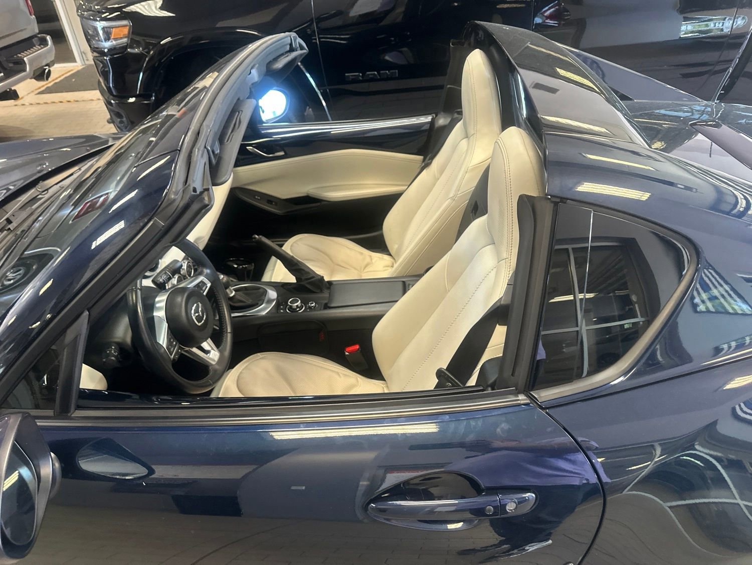 Used 2021 MAZDA MX-5 Miata RF Grand Touring RWD image 7
