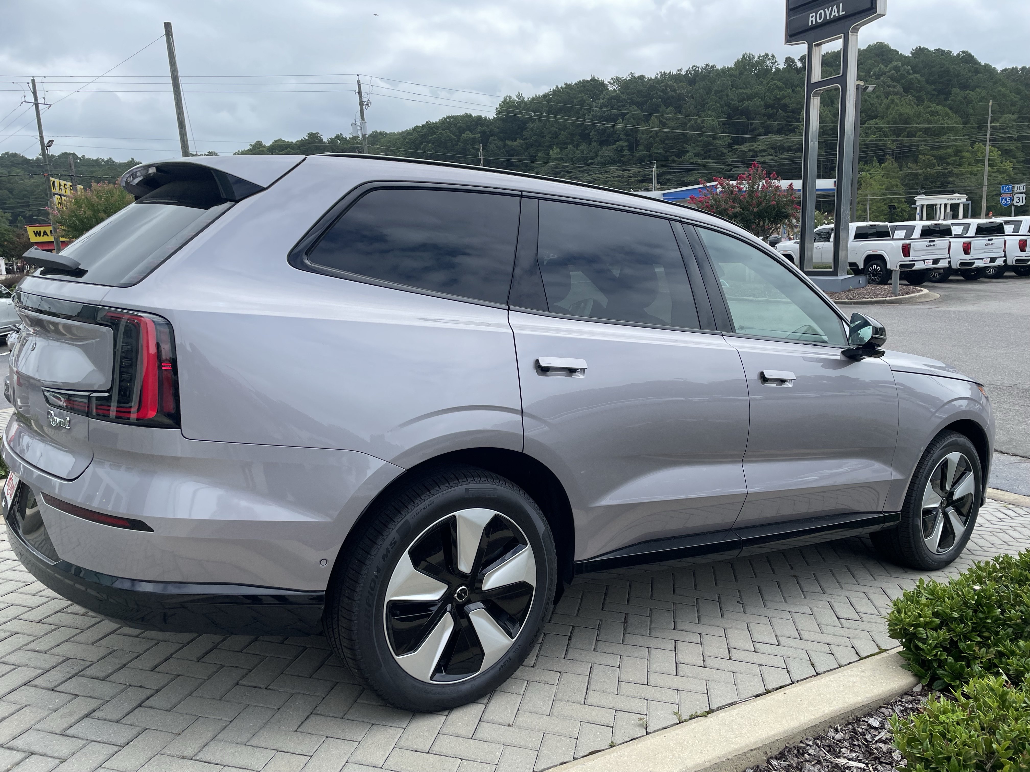 New 2026 Volvo EX90 Plus RWD image 3