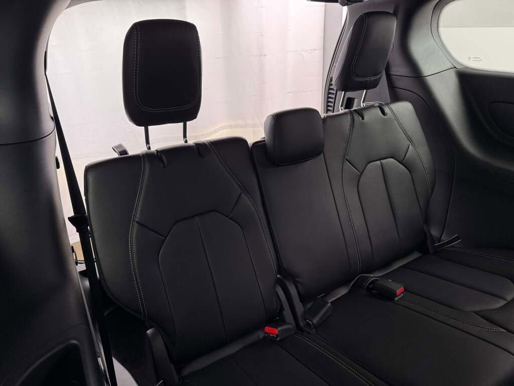 New 2026 Chrysler Voyager LX image 38