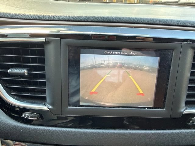 Used 2019 Chrysler Pacifica Touring Plus w/ Tire & Wheel Group FWD image 16