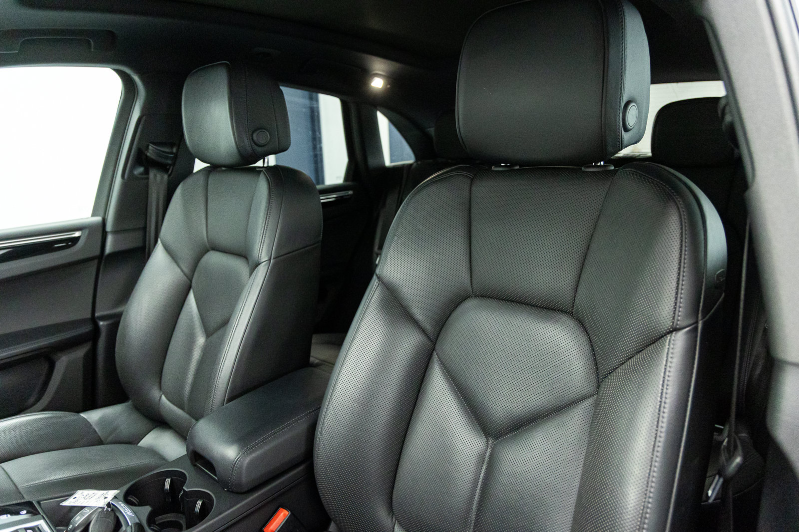 Used 2022 Porsche Macan S w/ Premium Package Plus AWD/4WD image 23