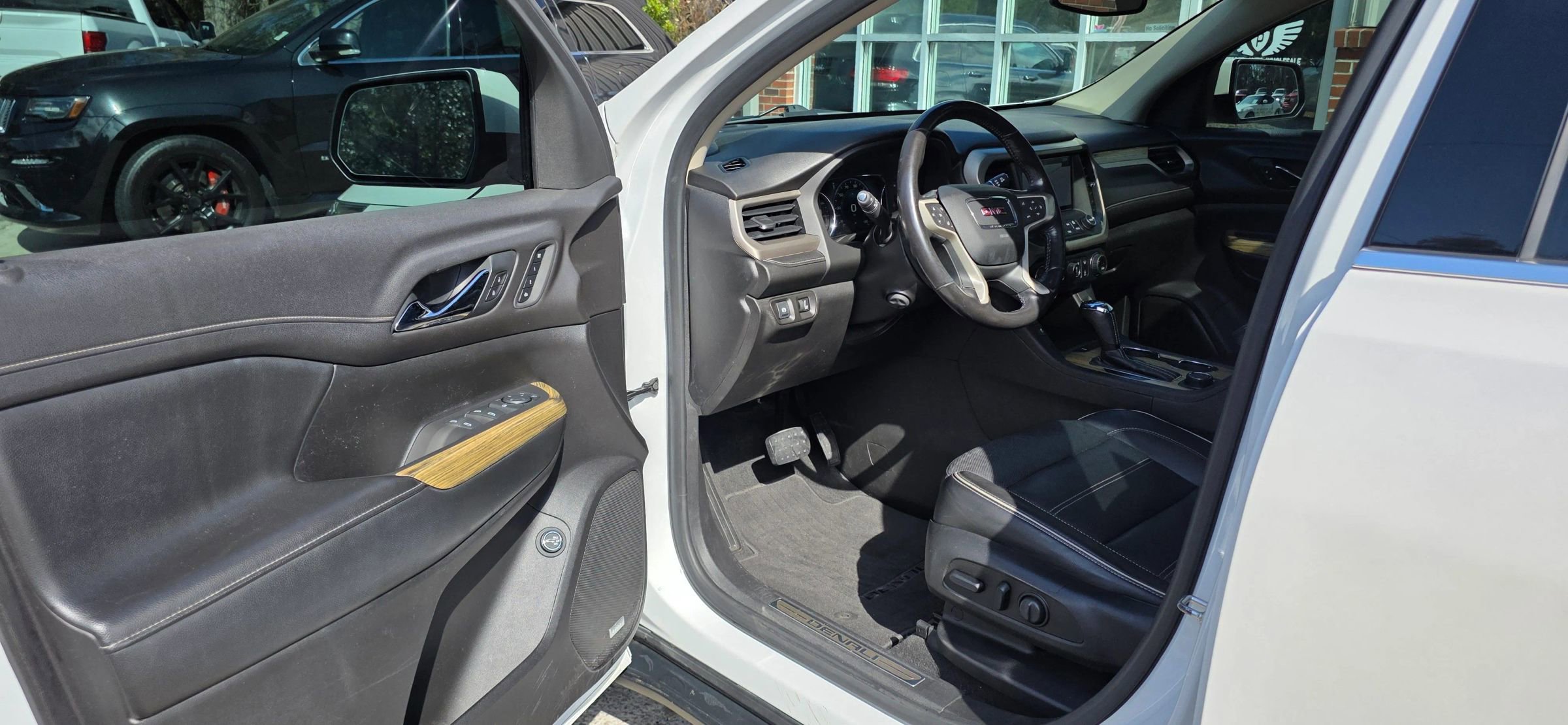 Used 2019 GMC Acadia Denali w/ Technology Package image 10