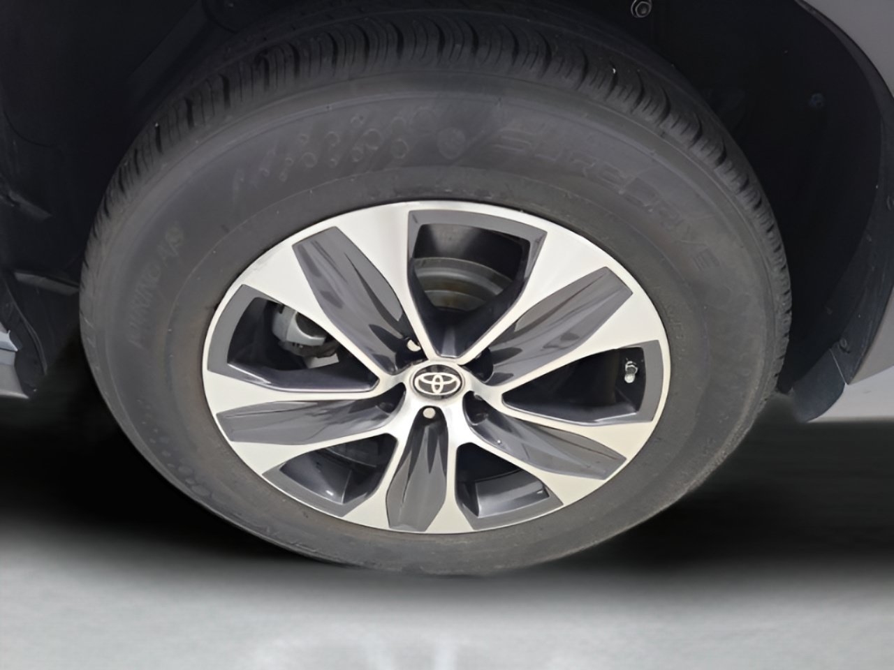 Used 2021 Toyota Highlander XLE FWD image 9