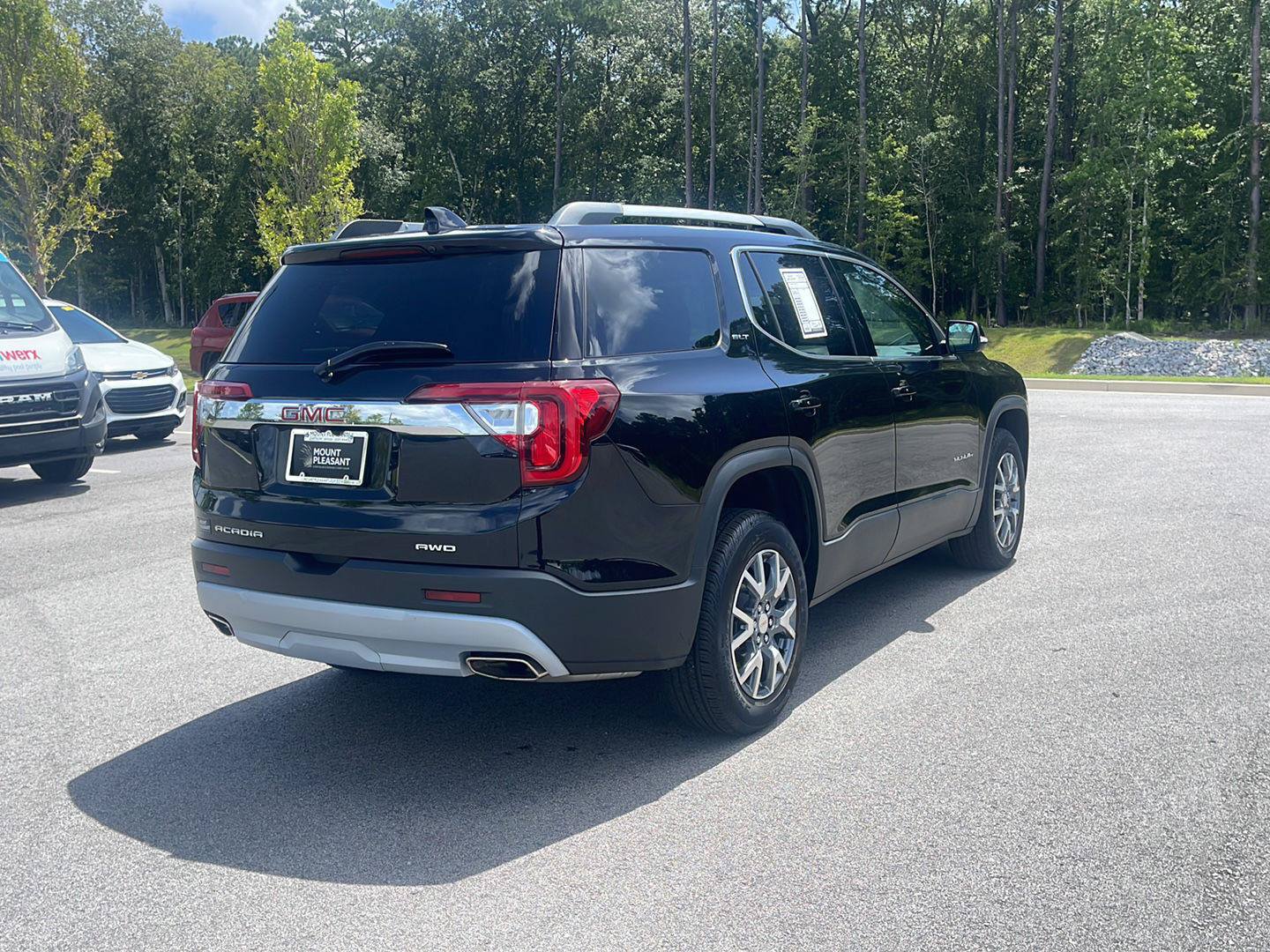 Used 2023 GMC Acadia SLT AWD/4WD image 9