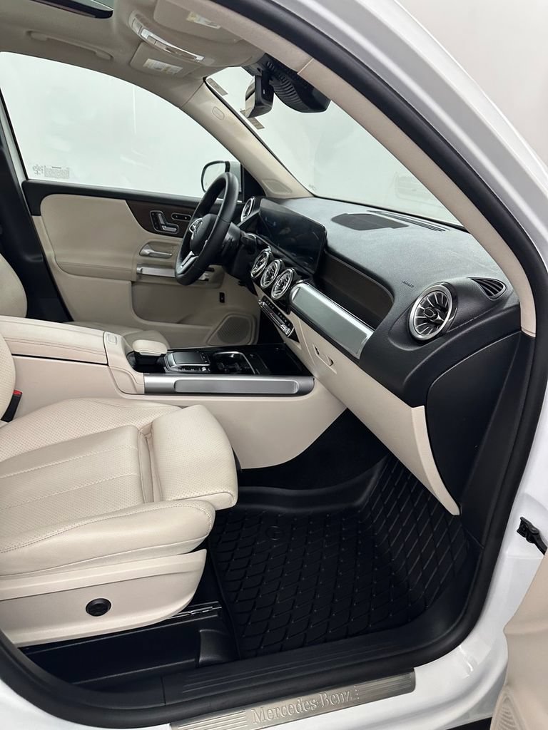 Used 2022 Mercedes-Benz GLB 250 4MATIC image 34