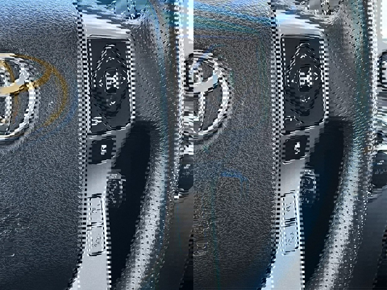 Used 2020 Toyota 4Runner Limited image 13