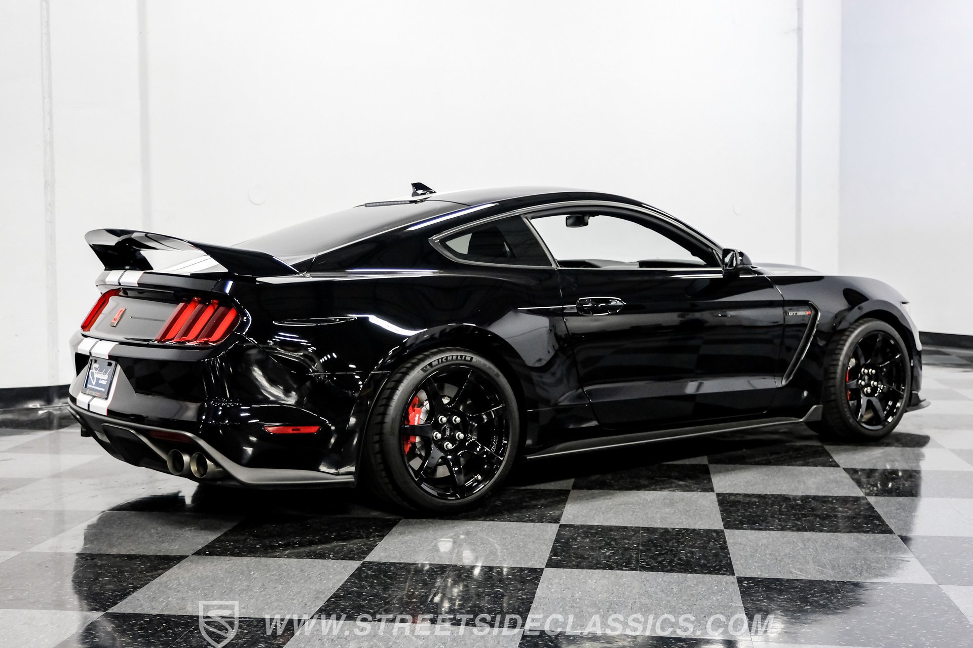 Used 2020 Ford Mustang Shelby GT350R w/ GT350R Equipment Group 920A RWD image 13