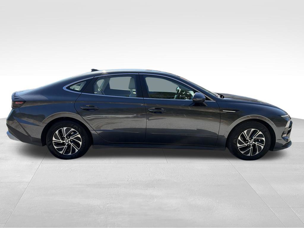 Used 2026 Hyundai Sonata Blue FWD image 11