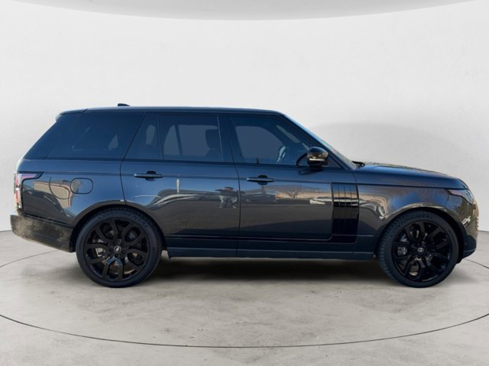 Used 2020 Land Rover Range Rover HSE image 3