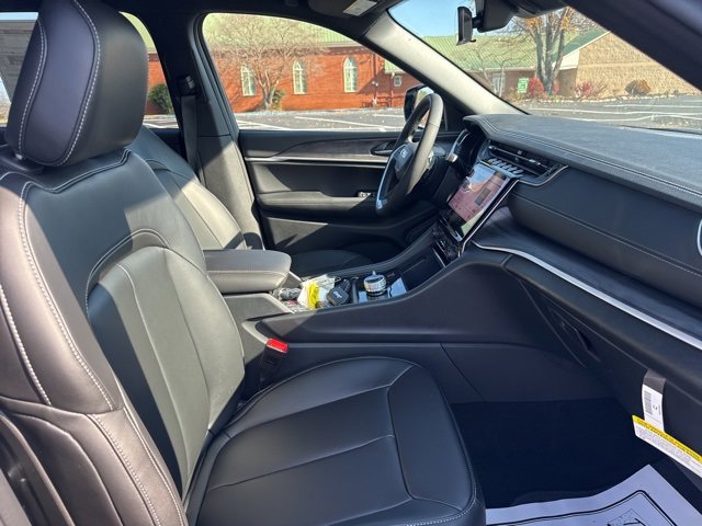 New 2025 Jeep Grand Cherokee L Limited w/ Trailer Tow Package image 10