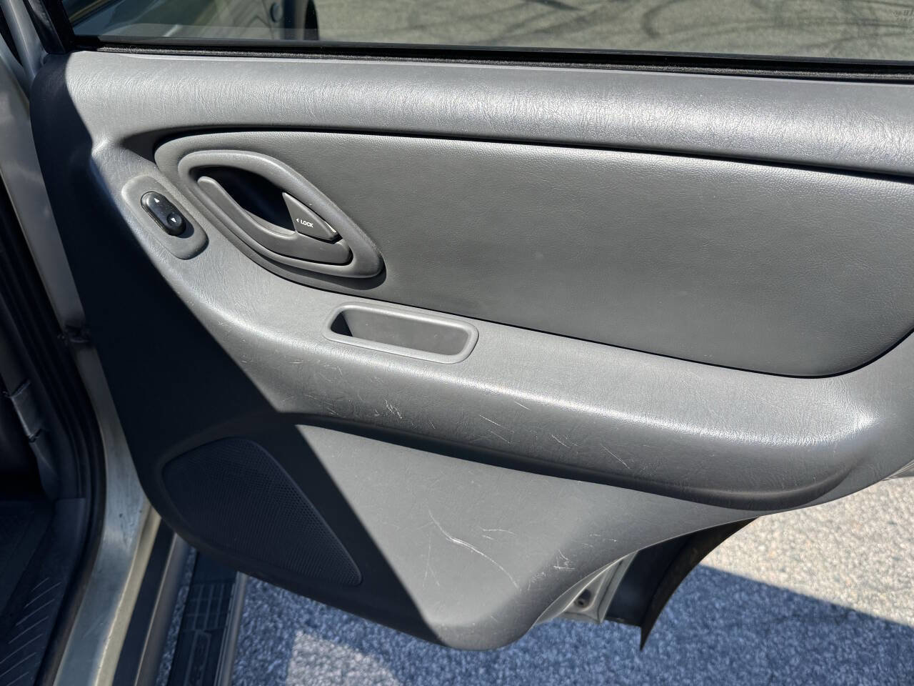 Used 2006 MAZDA Tribute I image 15