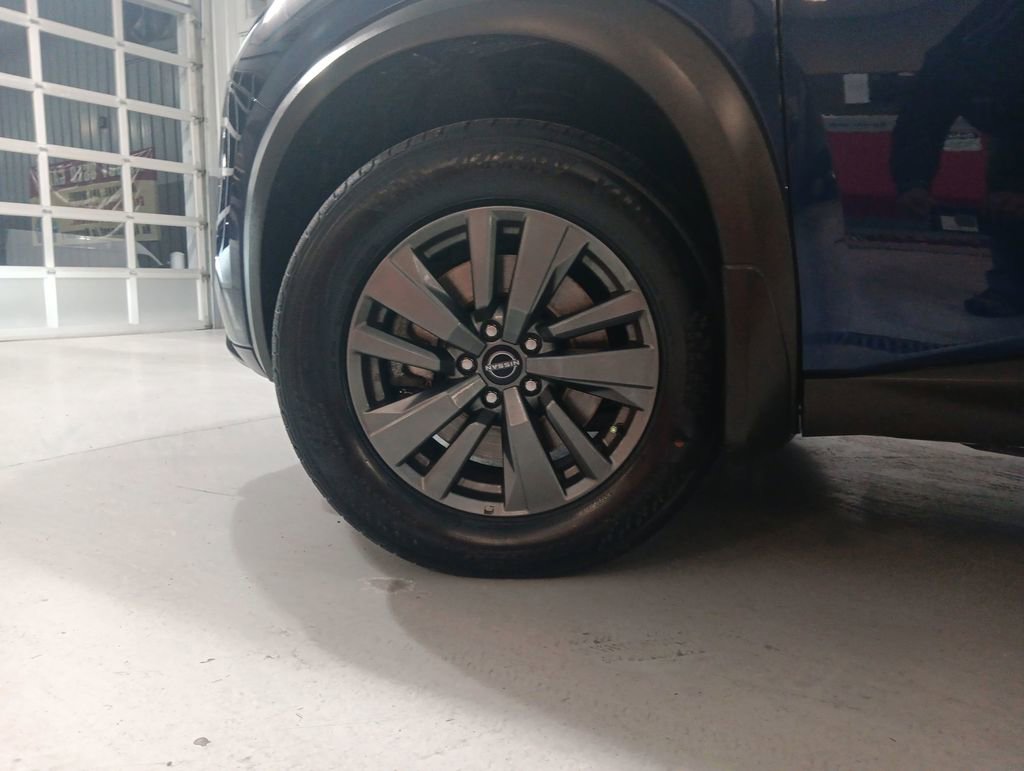 Used 2024 Nissan Pathfinder SV image 26