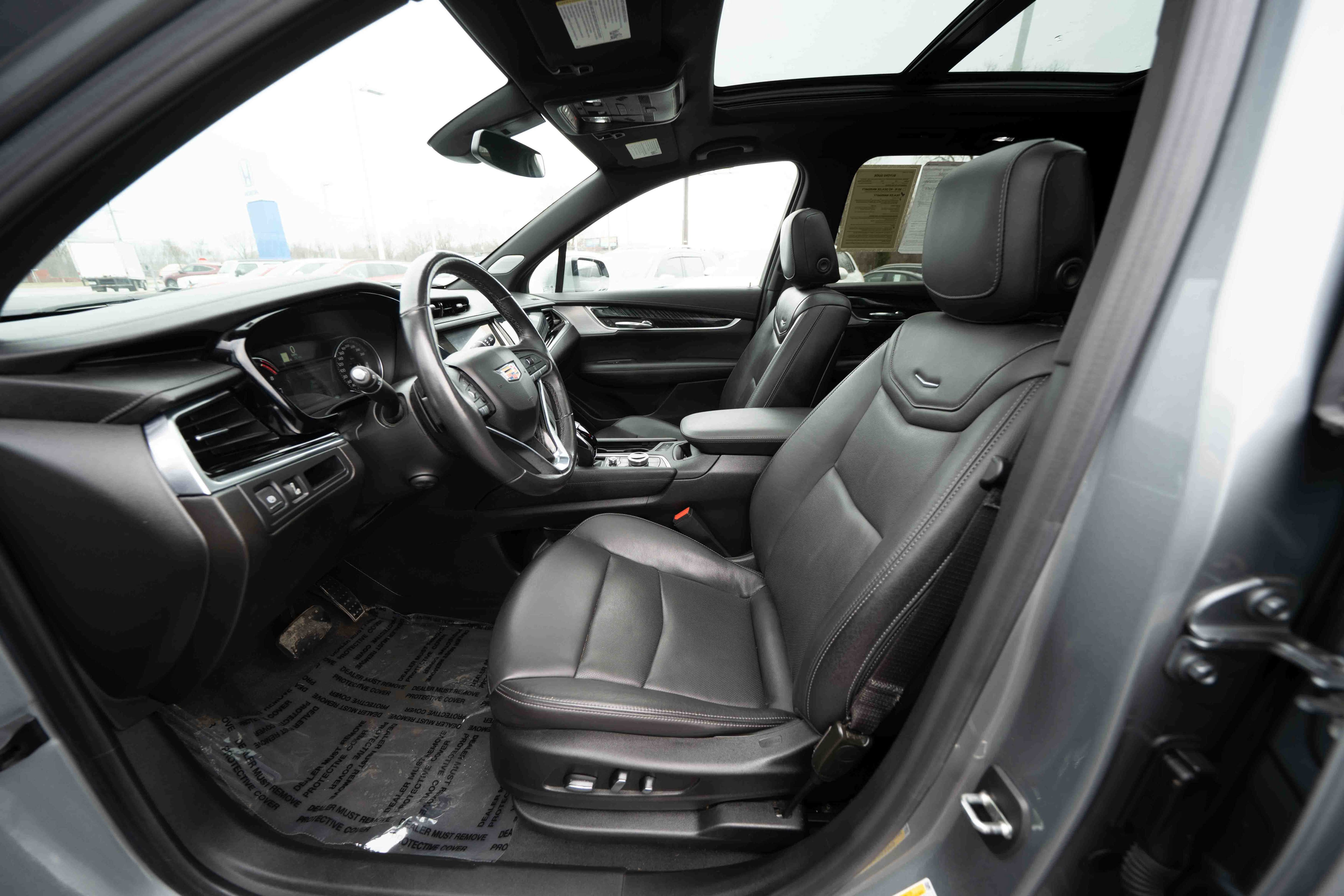 Used 2023 Cadillac XT6 Premium Luxury image 9