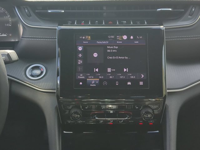 Used 2025 Jeep Grand Cherokee Laredo w/ Luxury Tech Group I RWD image 18