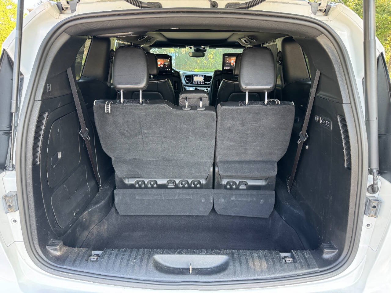 Used 2019 Chrysler Pacifica Limited w/ Advanced Safetytec Group FWD image 14
