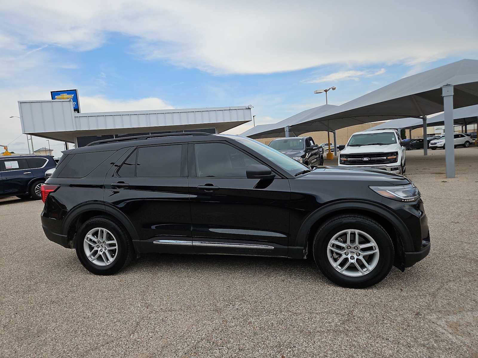Used 2025 Ford Explorer Active w/ Active Comfort Package image 9