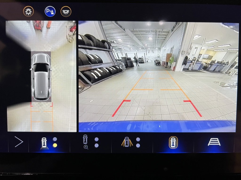 New 2025 Chevrolet Equinox ACTIV w/ Safety and Technology Package image 17