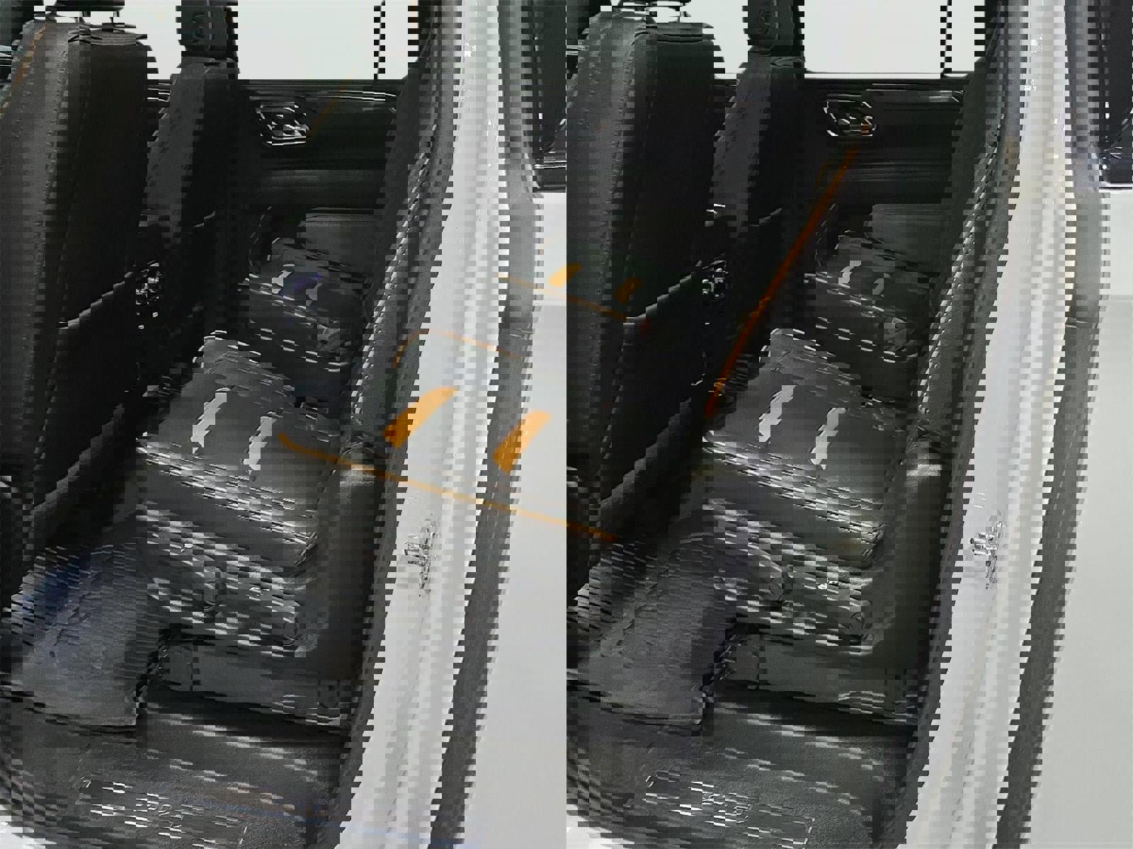 Used 2024 GMC Yukon XL AT4 w/ AT4 Premium Package image 20