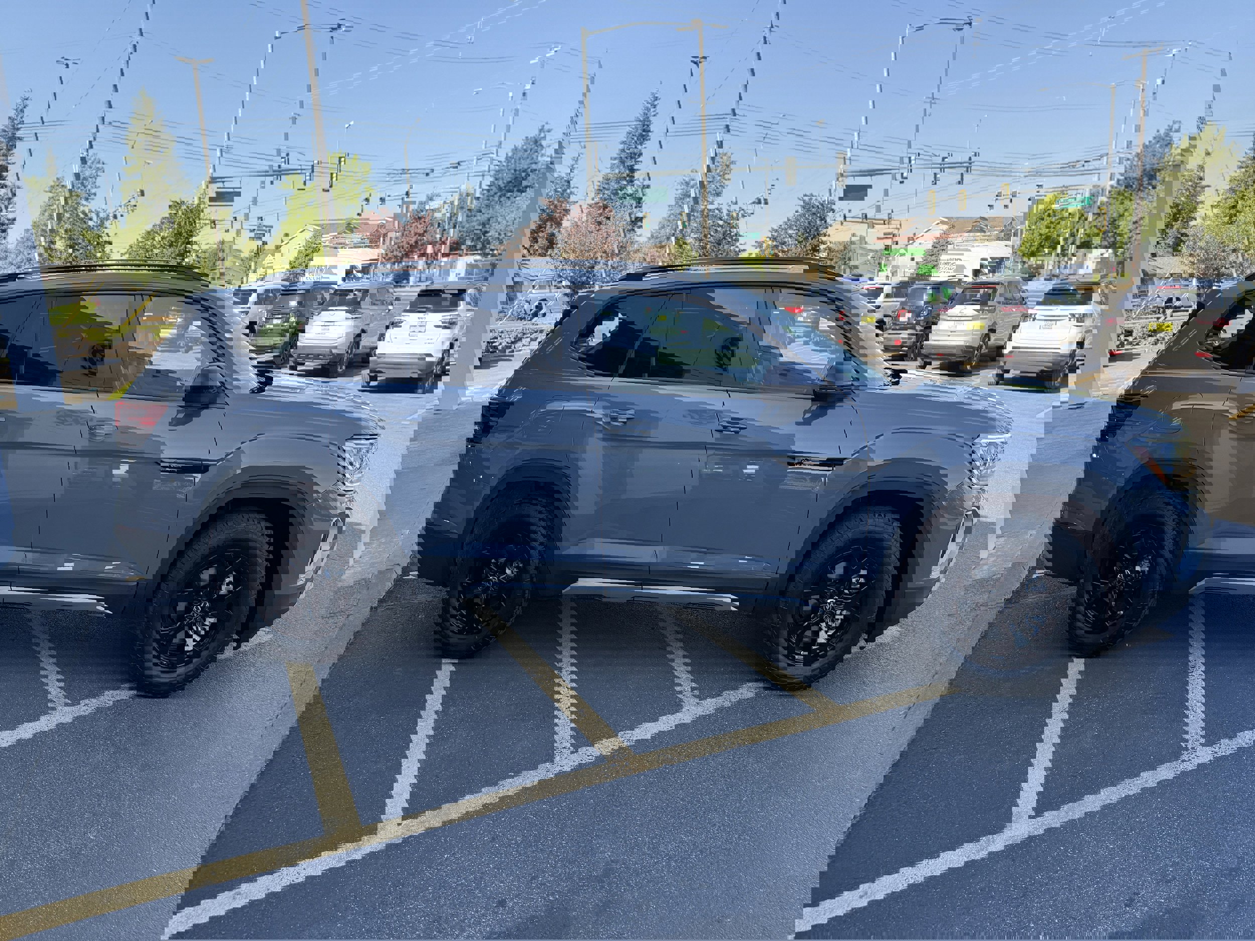 New 2025 Volkswagen Atlas Peak Edition SE image 4