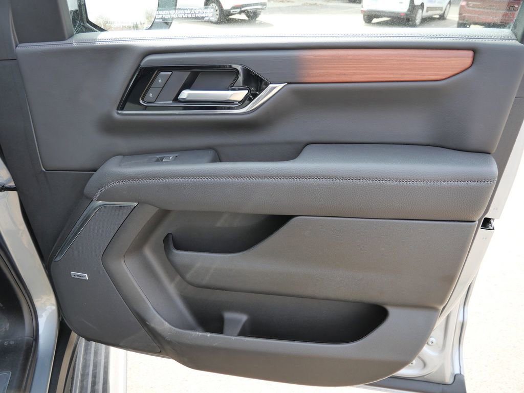 Used 2025 GMC Yukon Denali w/ Sun & Power Step Package image 16