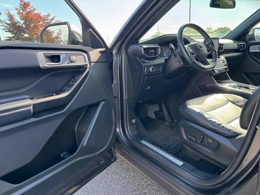 Used 2020 Ford Explorer Limited AWD/4WD image 16