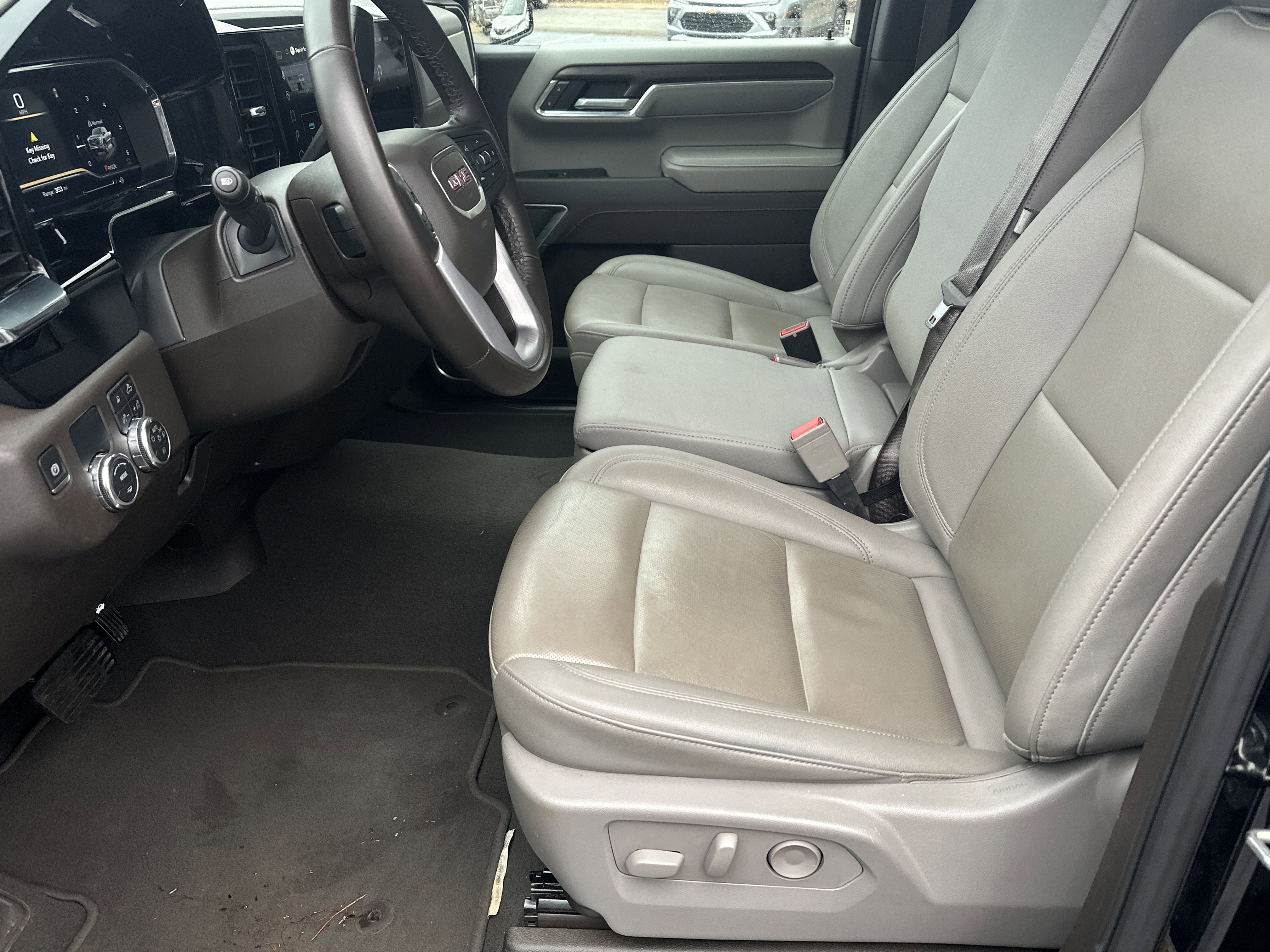 Certified 2025 GMC Sierra 1500 SLT image 9