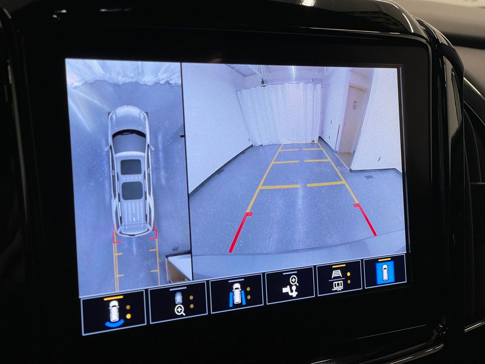 Used 2023 Chevrolet Traverse RS w/ LPO, Floor Liner Package image 16